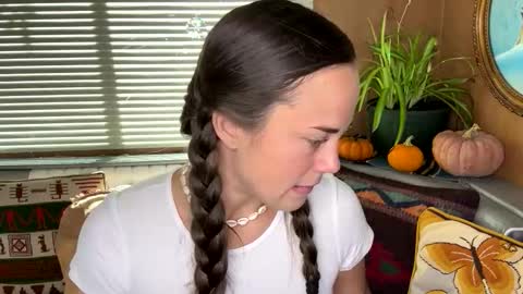 Snapshot of minimaggie chatting on 10.21.25 minimaggie online show from 10.21.25