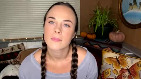 Snapshot of minimaggie chatting on 10.24.25 minimaggie online show from 10.24.25