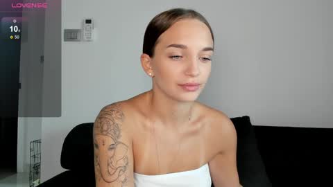 Snapshot of minimaia chatting on 12.13.24 Maya online show from 12.13.24