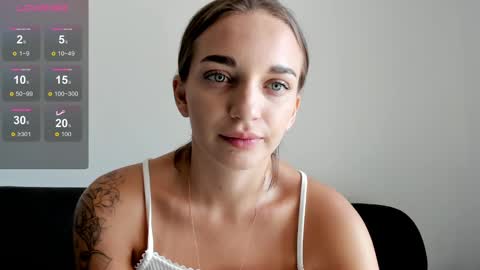 Snapshot of minimaia chatting on 01.06.25 Maya online show from 01.06.25