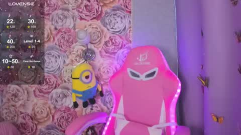 Snapshot of minionkaaa chatting on 03.10.25 Ariana online show from 03.10.25