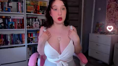Snapshot of minionkaaa chatting on 10.11.25 Ariana online show from 10.11.25