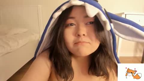 Minji online show from 12.18.25