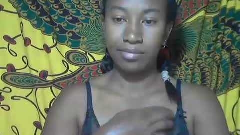 Snapshot of minouch211907 chatting on 10.10.25 minouch211907 online show from 10.10.25