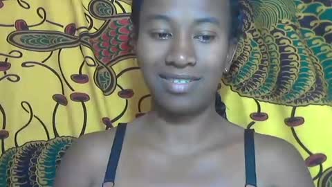 Snapshot of minouch211907 chatting on 10.18.25 minouch211907 online show from 10.18.25