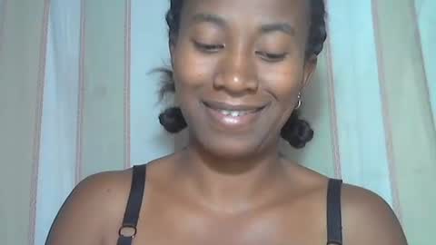 Snapshot of minouch211907 chatting on 11.05.25 minouch211907 online show from 11.05.25