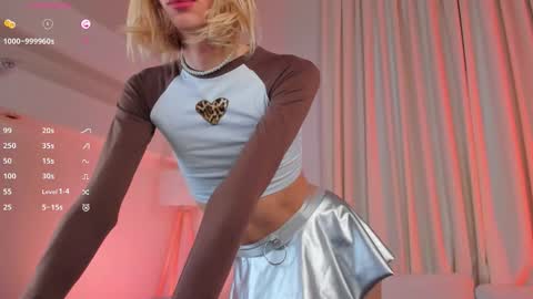 Snapshot of mintlackey chatting on 11.06.25 Lianna online show from 11.06.25