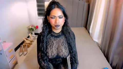 Snapshot of minty_hill chatting on 04.12.26 MARIANE online show from 04.12.26