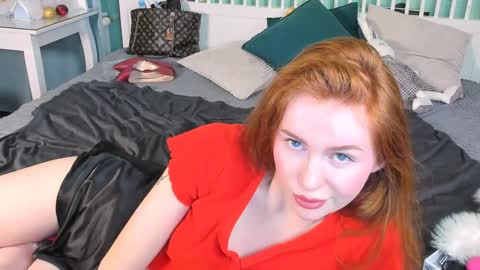 Snapshot of mira_glace chatting on 02.07.25 Mira3 online show from 02.07.25