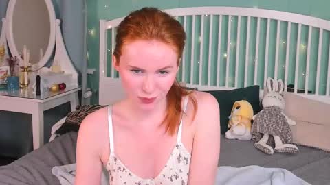 Snapshot of mira_glace chatting on 02.10.25 Mira3 online show from 02.10.25