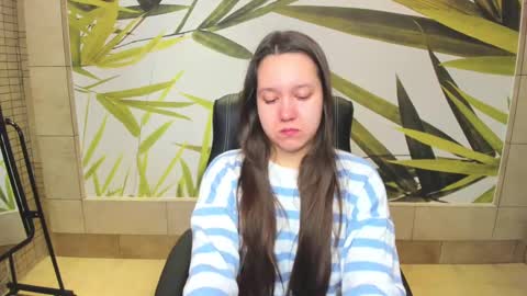 Snapshot of mira_karter chatting on 12.08.24 Mira online show from 12.08.24