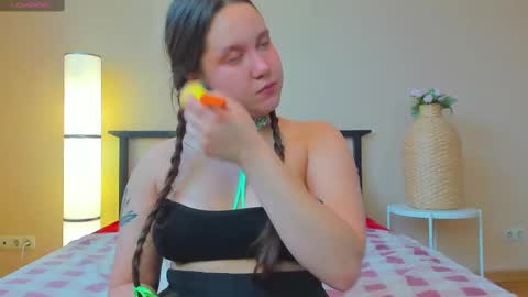 Snapshot of mira_karter chatting on 02.04.25 Mira online show from 02.04.25