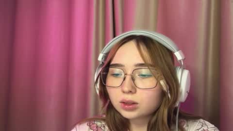 mira_light_ online show from 10.03.25