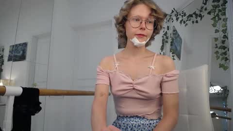 Snapshot of mira_marni chatting on 09.12.25 mira_marni online show from 09.12.25