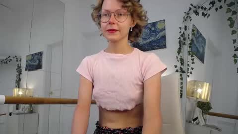 Snapshot of mira_marni chatting on 09.30.25 mira_marni online show from 09.30.25