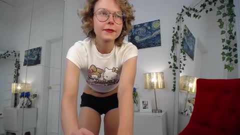 Snapshot of mira_marni chatting on 10.08.25 mira_marni online show from 10.08.25