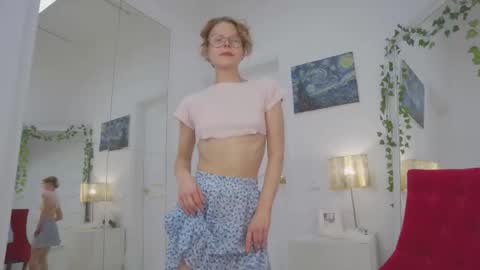 Snapshot of mira_marni chatting on 10.14.25 mira_marni online show from 10.14.25