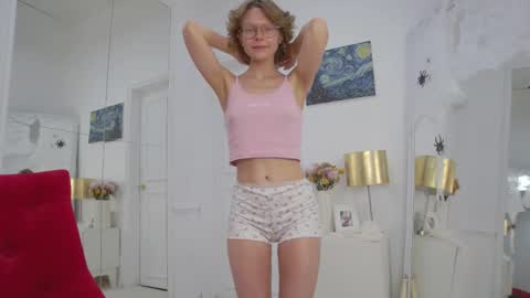 Snapshot of mira_marni chatting on 11.04.25 mira_marni online show from 11.04.25