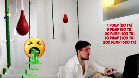 Snapshot of mira_moris chatting on 12.11.24 alek online show from 12.11.24