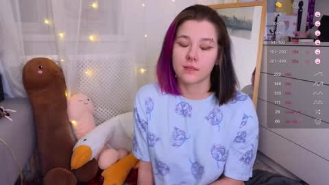 Snapshot of mirafalls chatting on 01.07.25 Mira online show from 01.07.25