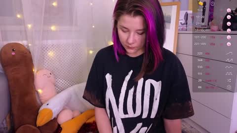 Snapshot of mirafalls chatting on 01.08.25 Mira online show from 01.08.25