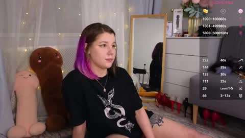 Snapshot of mirafalls chatting on 03.06.25 Mira online show from 03.06.25