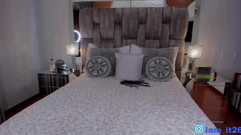 Snapshot of mirandacollins_ chatting on 10.01.25 Miranda online show from 10.01.25