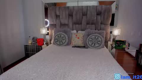 Snapshot of mirandacollins_ chatting on 10.14.25 Miranda online show from 10.14.25