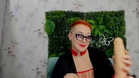 Snapshot of mirandagill chatting on 12.16.24 mirandagill online show from 12.16.24