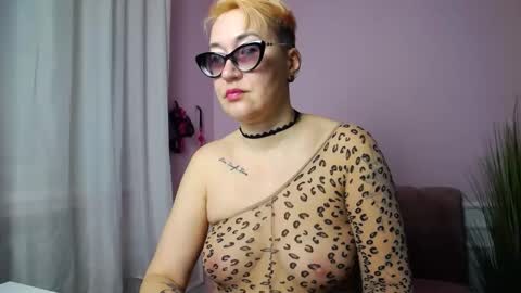 Snapshot of mirandagill chatting on 03.12.25 mirandagill online show from 03.12.25