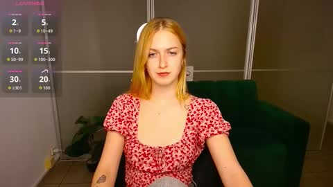 Snapshot of mirandamayers chatting on 10.29.25 MirandaMayers online show from 10.29.25