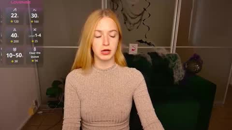 Snapshot of mirandamayers chatting on 11.03.25 MirandaMayers online show from 11.03.25