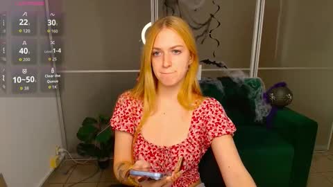 Snapshot of mirandamayers chatting on 11.04.25 MirandaMayers online show from 11.04.25