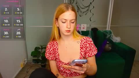 Snapshot of mirandamayers chatting on 11.11.25 MirandaMayers online show from 11.11.25