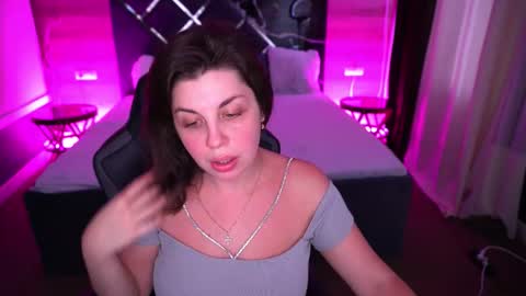 Snapshot of mirandawarm chatting on 10.13.25 Miranda online show from 10.13.25