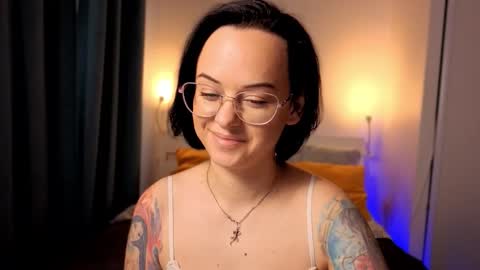 MiraSkyy online show from 10.04.25