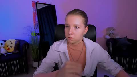 Snapshot of miriam_crazy chatting on 10.18.25 miriam_crazy online show from 10.18.25