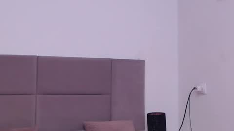 Snapshot of miryamines chatting on 02.05.25 MiryamInes online show from 02.05.25