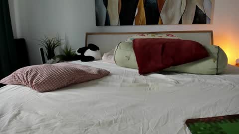 Snapshot of mis_eva chatting on 09.12.25 Eva online show from 09.12.25