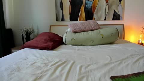 Snapshot of mis_eva chatting on 09.19.25 Eva online show from 09.19.25