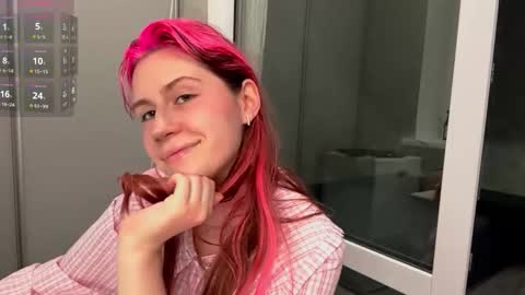 Snapshot of mishahartwigsen chatting on 09.28.25 Molly online show from 09.28.25