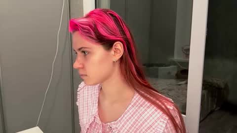 Snapshot of mishahartwigsen chatting on 10.02.25 Molly online show from 10.02.25