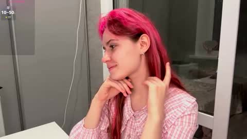 Snapshot of mishahartwigsen chatting on 10.05.25 Molly online show from 10.05.25