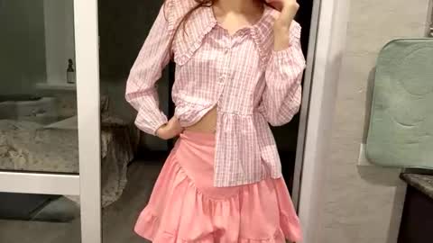 Snapshot of mishahartwigsen chatting on 10.11.25 Molly online show from 10.11.25