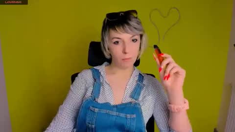 Snapshot of mishelle_blondie chatting on 04.27.26 Mishelle online show from 04.27.26