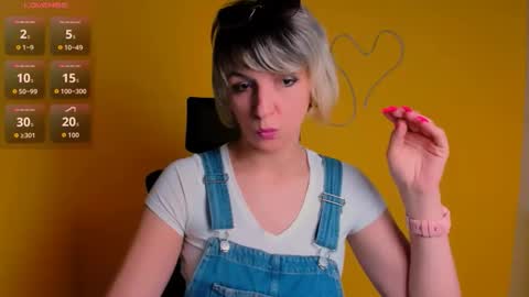 Snapshot of mishelle_blondie chatting on 04.28.26 Mishelle online show from 04.28.26