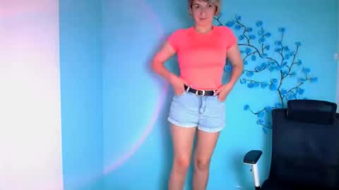 Snapshot of mishelle_blondie chatting on 05.19.26 Mishelle online show from 05.19.26