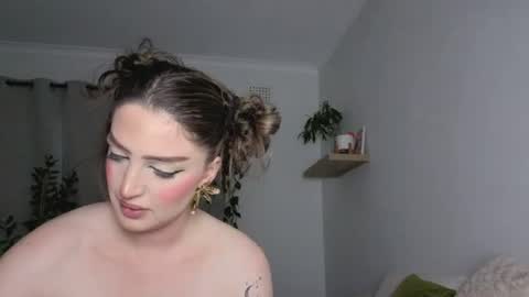 Snapshot of mishymoon chatting on 06.18.26 Elora online show from 06.18.26