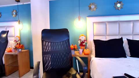 miss__ary_ online show from 10.08.25