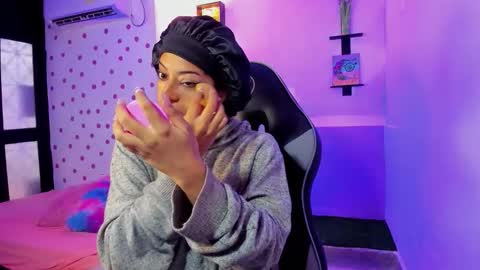 Akemi 3 online show from 09.18.25